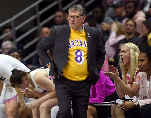 Oregon beats Uconn 74-56 