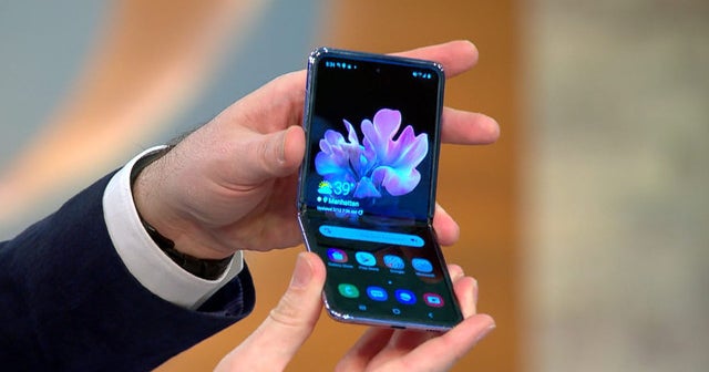 Samsung unveils smartphone with bendable glass screen - CBS News
