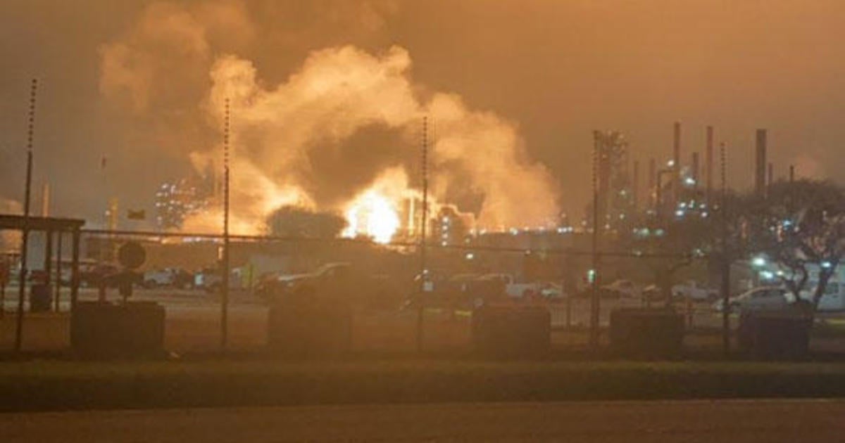 ExxonMobil Baton Rouge refinery fire lights up night sky - CBS News