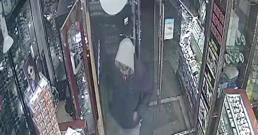 Two People Accused In Gunpoint Robberies In The Bronx - CBS New York