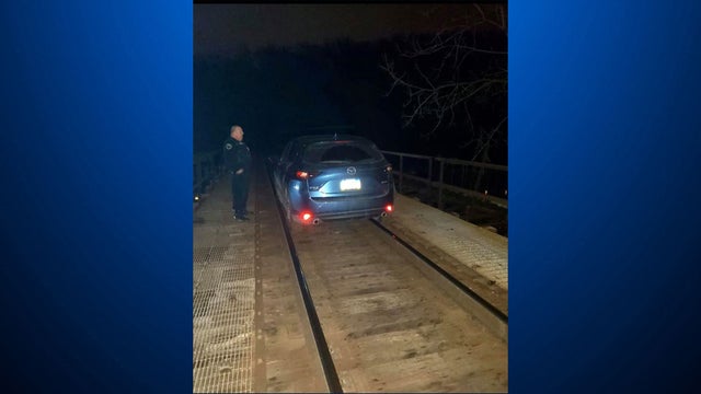 duquesne-car-on-bridge.jpg 