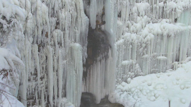 sm-p1-forair-nature-frozenwaterfalls-022320-2033428-640x360.jpg 