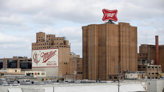 Milwaukee_Molson_Coors_Miller_Brewery_GettyImages-1203691497.jpg 