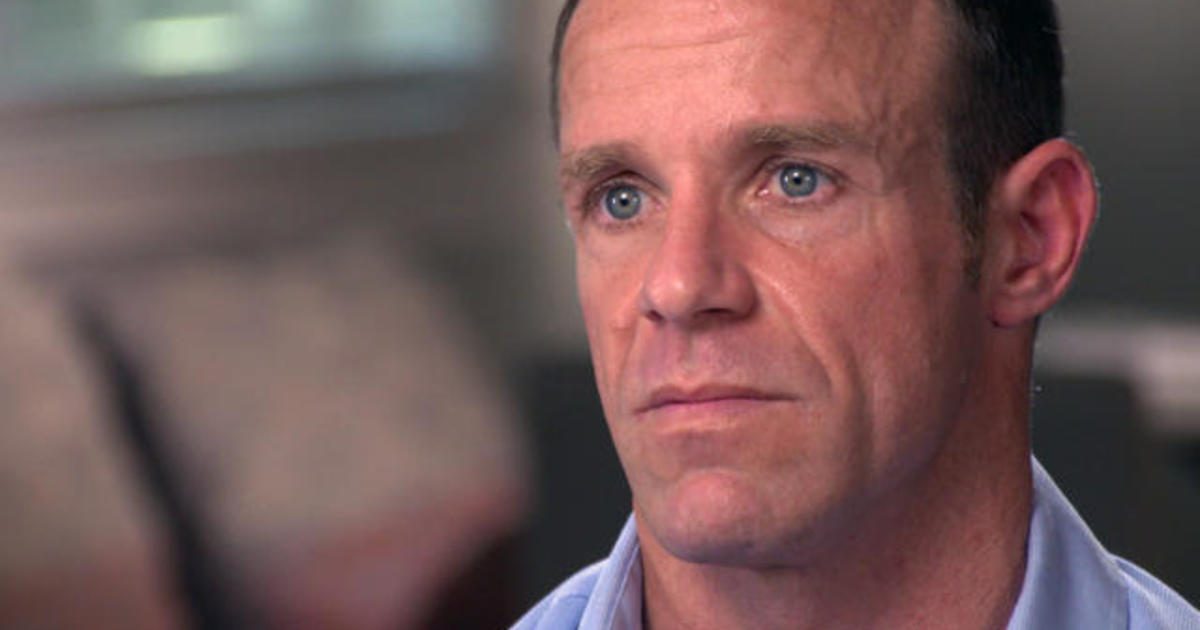 Navy Seal Eddie Gallagher Tells 60 Minutes Posing With Dead Isis Prisoner Was Wrong Cbs News