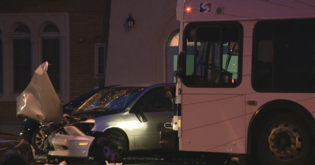 Philadelphia Police Investigating Crash Involving SEPTA Bus, 2 Vehicles ...