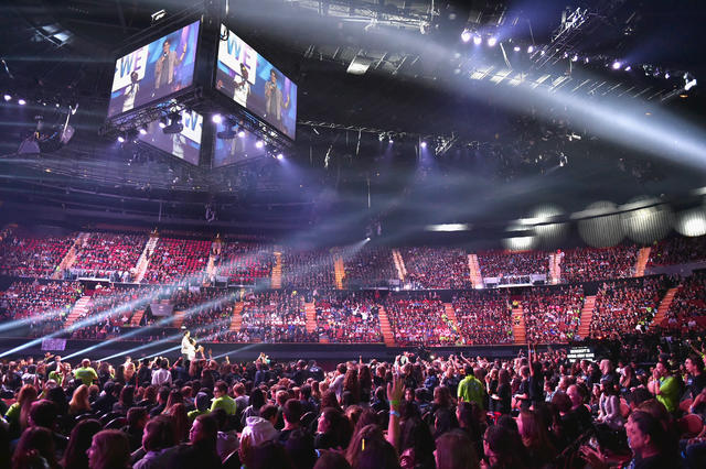 Los Angeles Clippers owner Steve Ballmer buys the Forum for $400