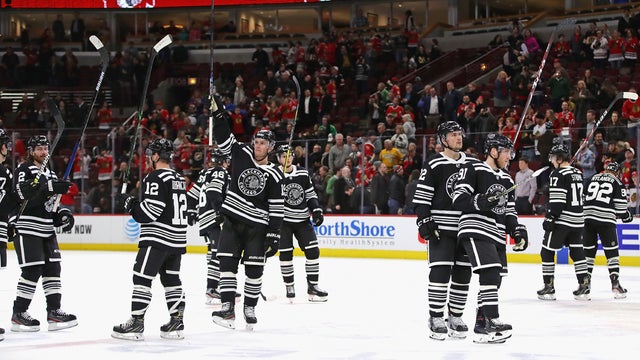 Blackhawks_Ducks_GettyImages-1210244964.jpg 