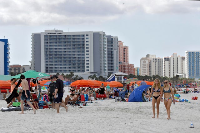 Coronavirus outbreak doesn't deter Florida beach-goers
