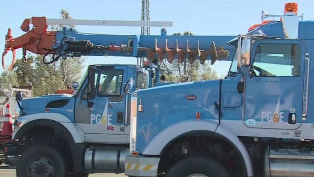 PGE-TRUCKS.jpg 