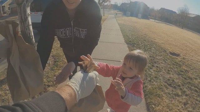 BUS STOP DELIVERIES 5PKG.transfer_frame_1518