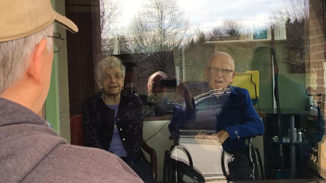 worcester-assisted-living-facility-window-facetime-4.jpg 