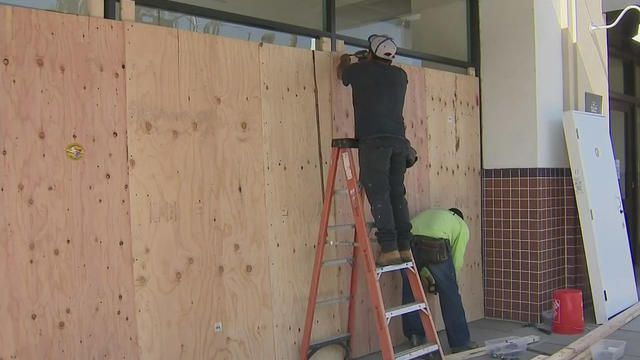 boarded-up-shops-beverly-hills.jpg 