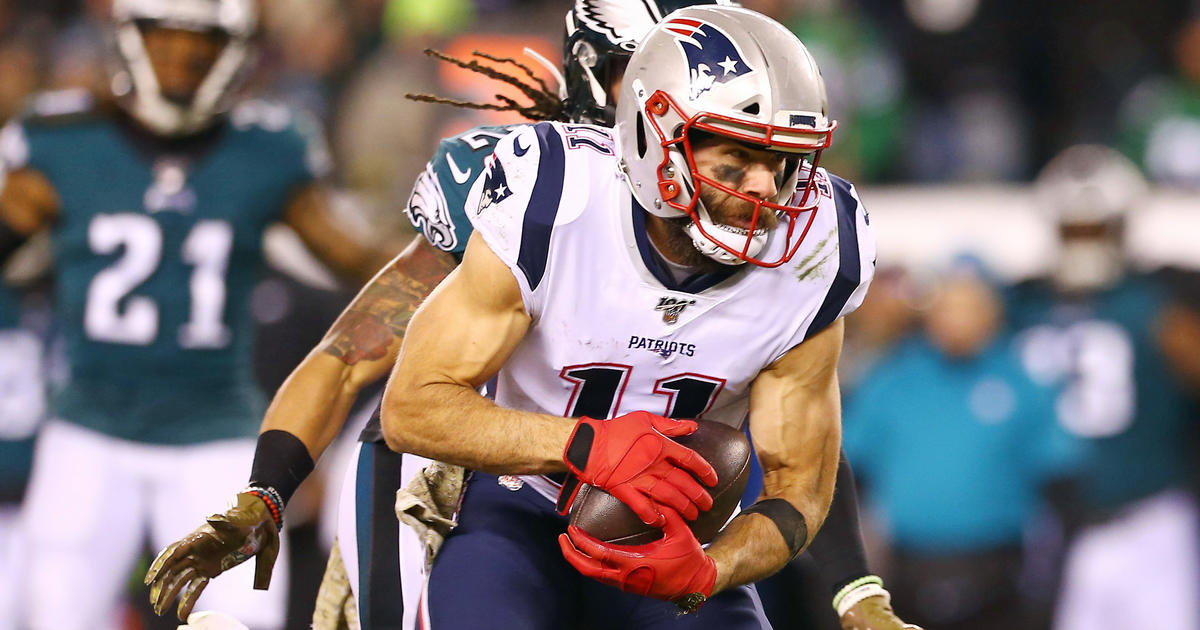 Julian Edelman shows up to practice in Bruins jersey, sparks mass  projectile vomit pandemic, This is the Loop