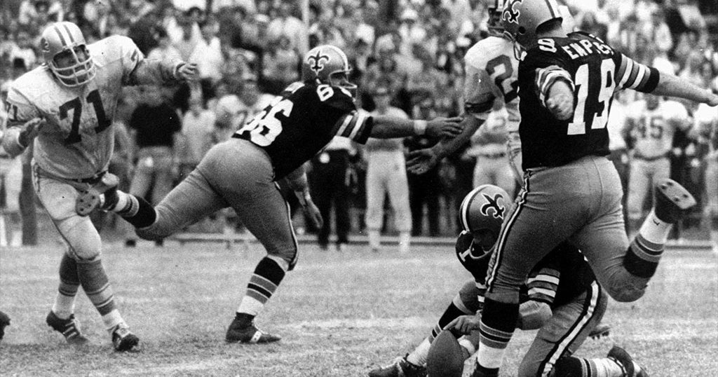 Tom Dempsey, NFL Kicker Who Set A Record For The Longest Field Goal ...