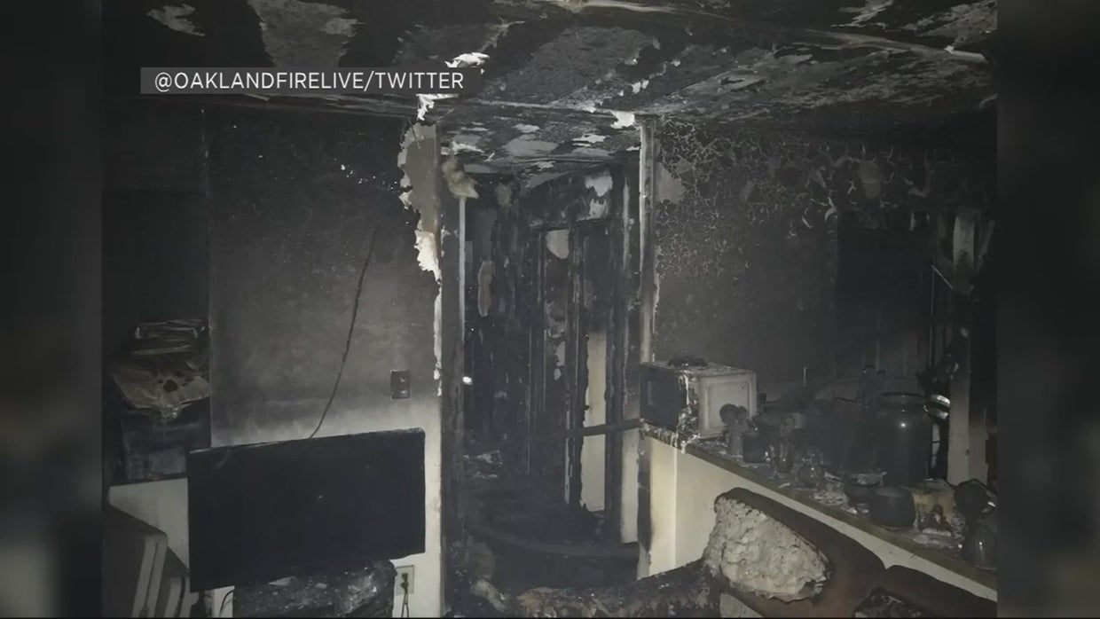 At Least 2 Displaced In East Oakland House Fire - CBS San Francisco