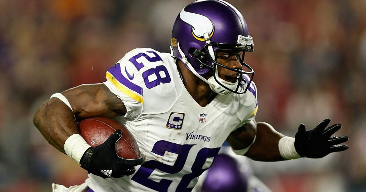 Adrian Peterson The best RB of the Vikings all-time! : r