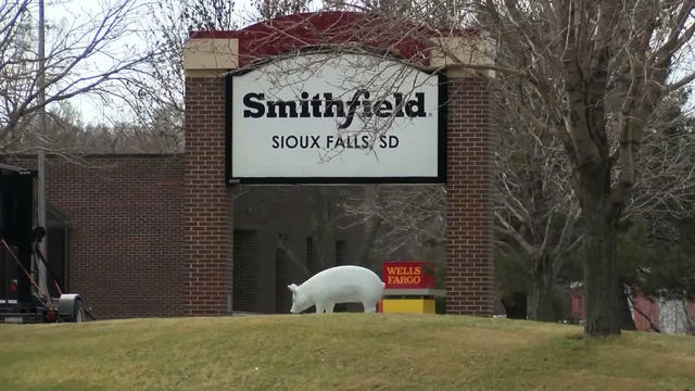 Smithfield-Meatpacking-Plant-In-Sioux-Falls-South-Dakota.jpg 