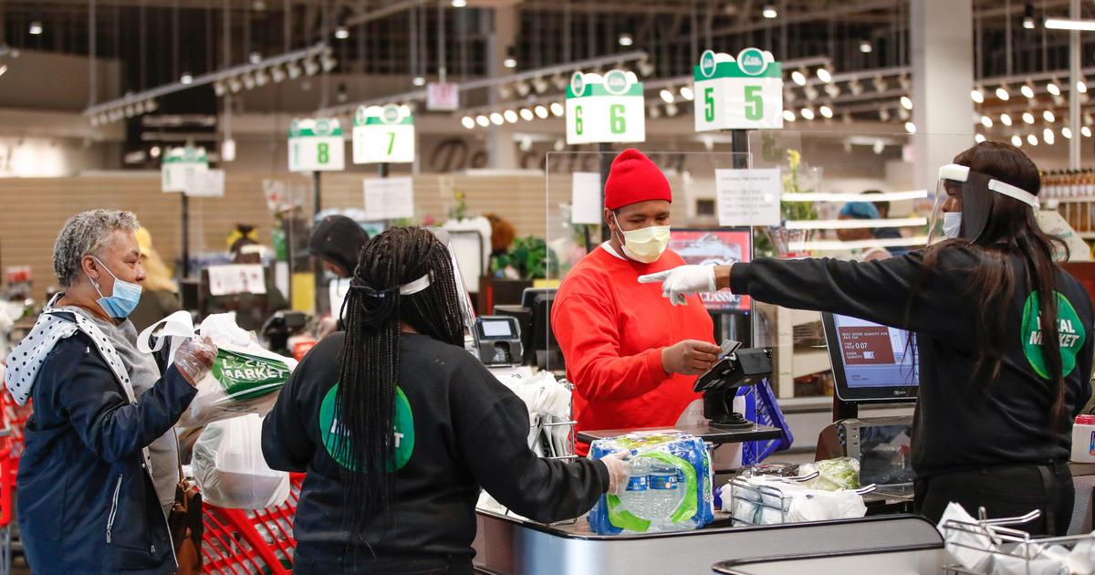 Coronavirus in Oregon: Grocery workers swamped by demand