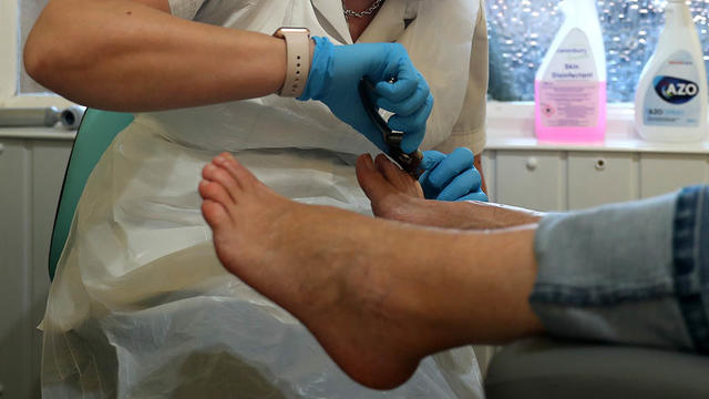 Foot-Care-1214326982.jpg 