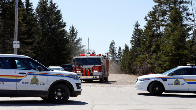 RCMP officers maintain road block after Wortman manhunt in Portapique 