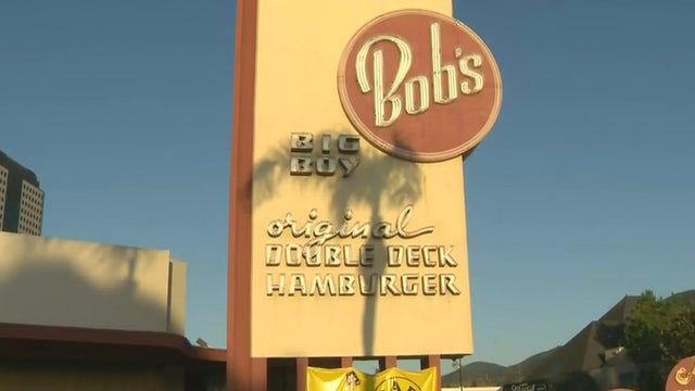 bobs-big-boy-car-hop.jpg 