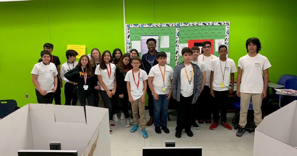 Hammocks Middle School Students Help Ease Transition To Online Learning