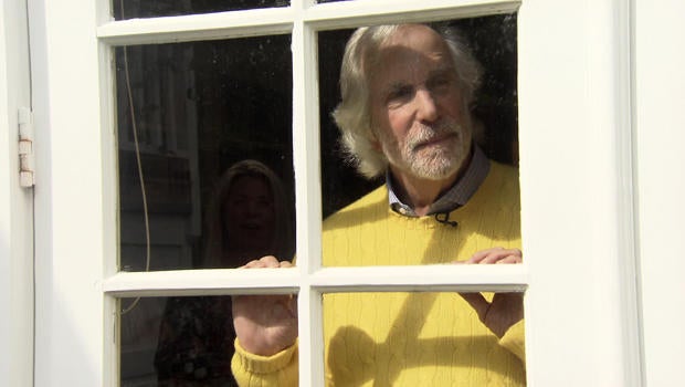 henry-winkler-through-glass-door-620.jpg 