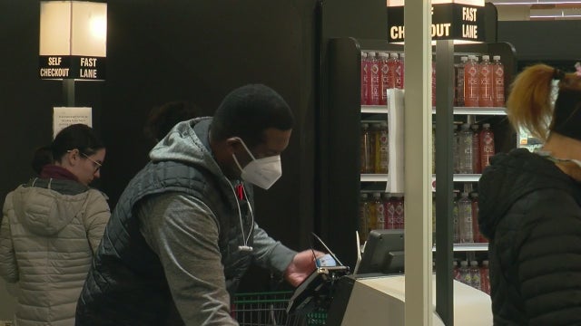 mask-wearing-in-grocery-store.jpg 