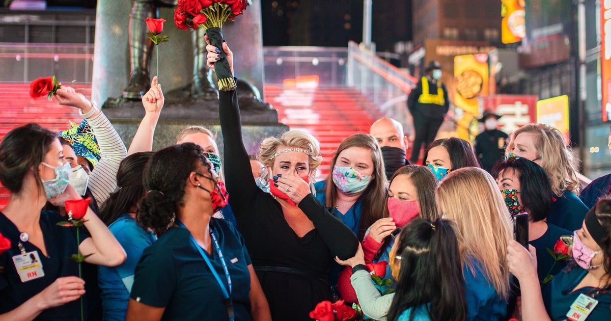 Texas nurse who volunteered to work in New York City gets married in