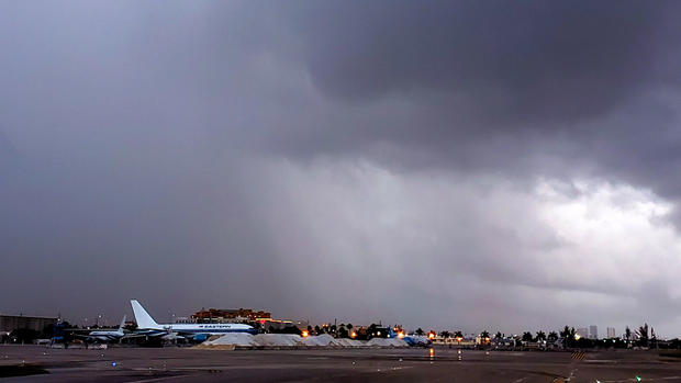 Rain Storm Weather Miami Internationak Airport 