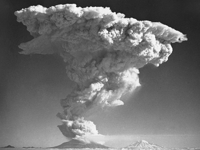 Mount St Helens Smokes 