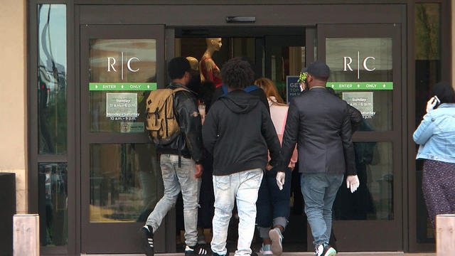 Shoppers-Walk-Into-Rosedale-Center-On-1st-Day-Of-Reopening.jpg 