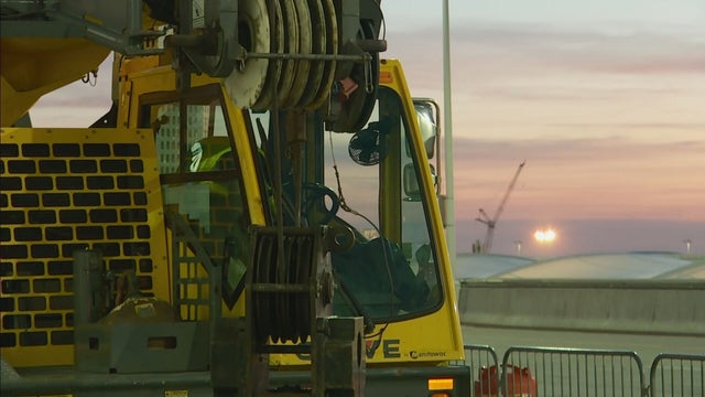 DIA GREAT HALL CRANE LIVE VO.transfer_frame_669 