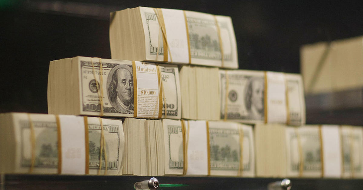 Family finds $1 million in cash in bags on side of Virginia highway