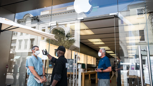 Apple Re-Opens Retail Store In Charleston, SC Amid COVID-19 Pandemic 