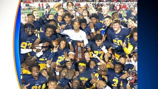 St.-Thomas-Aquinas-Football-Champions.jpg 