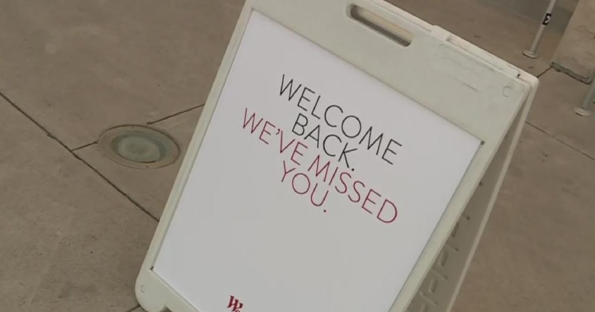 Roseville Galleria Mall set to reopen to scores of shoppers
