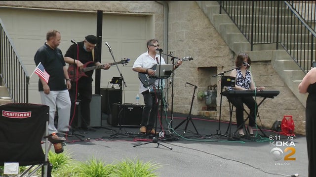 skyliners-driveway-concert.jpg 