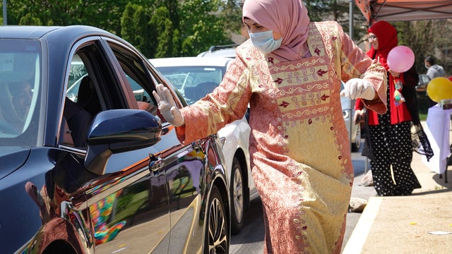 Illinois Islamic Center Hosts Drive Thru Eid Celebration Amid COVID-19 Pandemic 