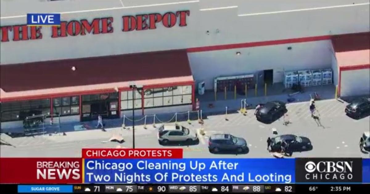 Looting Continues In Chicago Even As Businesses Clean Up Following