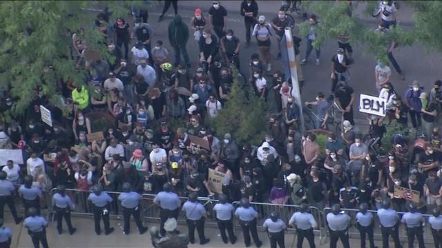 philadelphia-police-headquarters-protest.jpg 