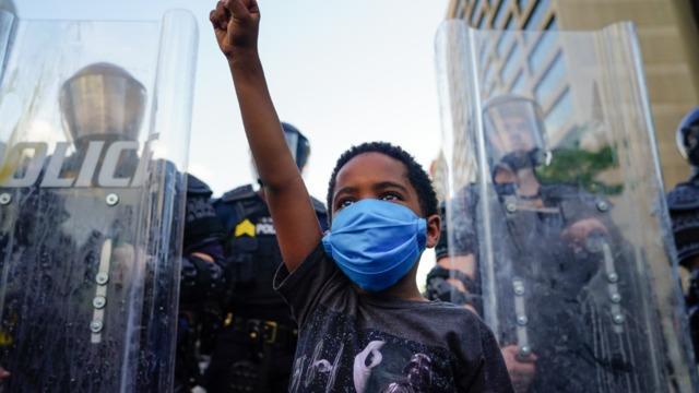 cbsn-fusion-turmoil-escalates-as-protesters-and-police-clash-nationwide-thumbnail-493469-640x360.jpg 