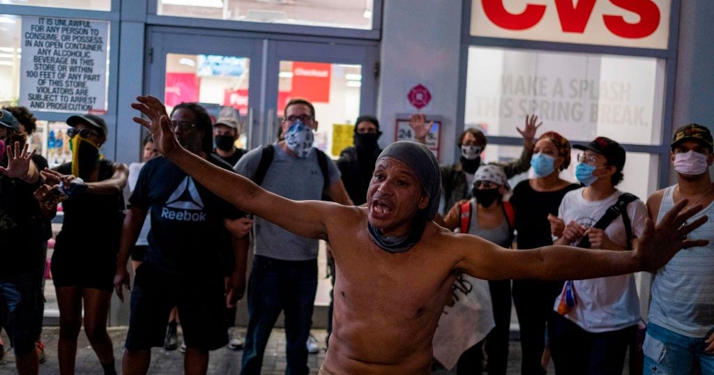 Miami-Dade Mayor, Police Director Honor Protesters Who Stopped Looters ...