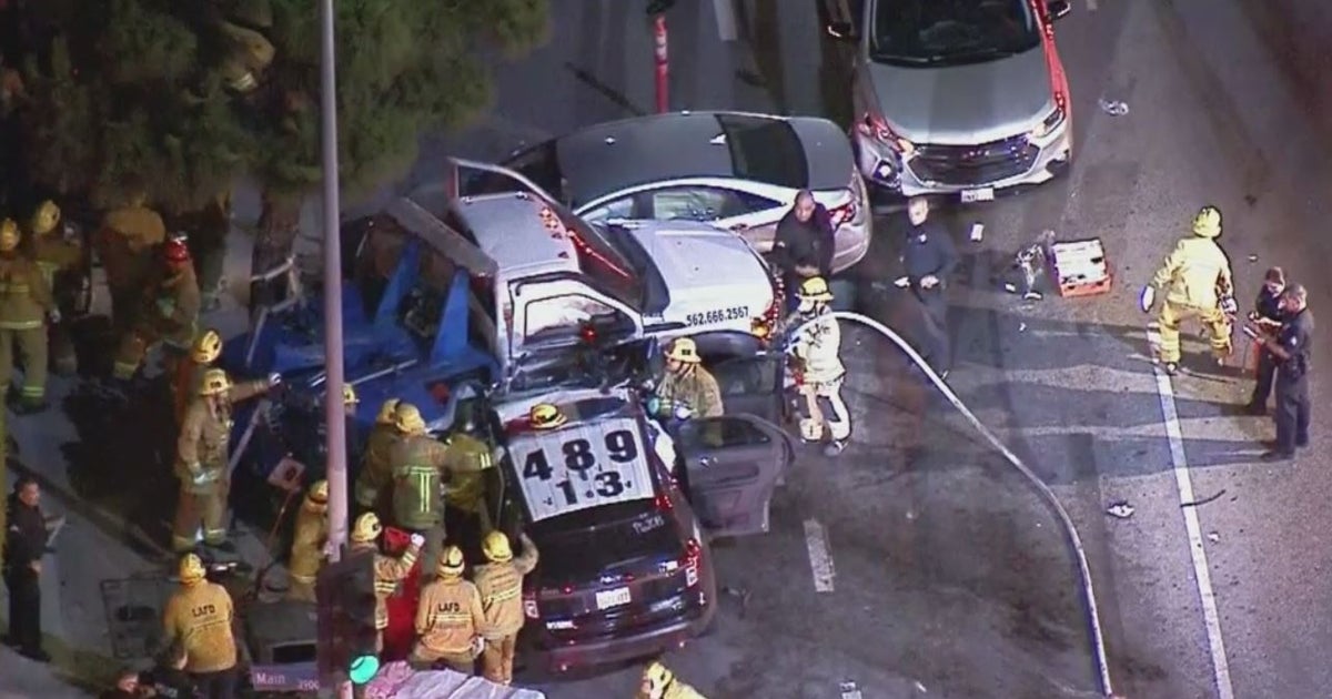 2 Officers Among 8 Hurt After Tow Truck Driver Runs Red Light In South ...