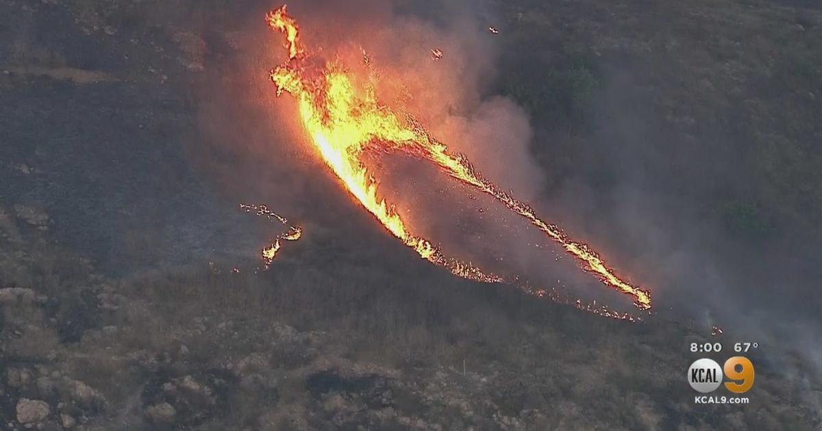 Crews Battle 25 Acre Brush Fire Near 57 Freeway In Pomona Cbs Los Angeles 6086