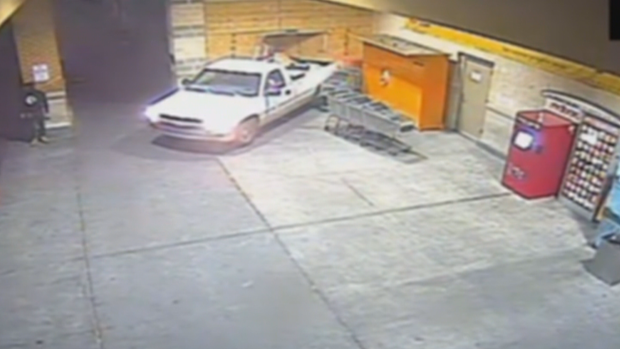 17VO_SHOPRITE BURGLARY_frame_145 