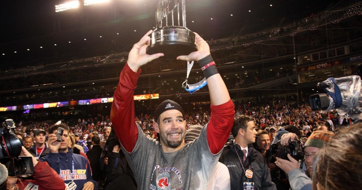 Mike Lowell Reflects On Red Sox 2007 World Series Title: 'I Still Get  Goosebumps' - CBS Boston