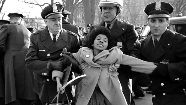 arresting-african-american-demonstrator-620.jpg 