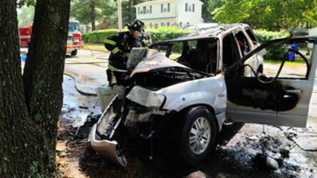 thumbnail_GOOD-SAMARITANS-RESCUE-WOMAN-AFTER-CAR-CRASHED-INTO-TREE-2-1.jpg 