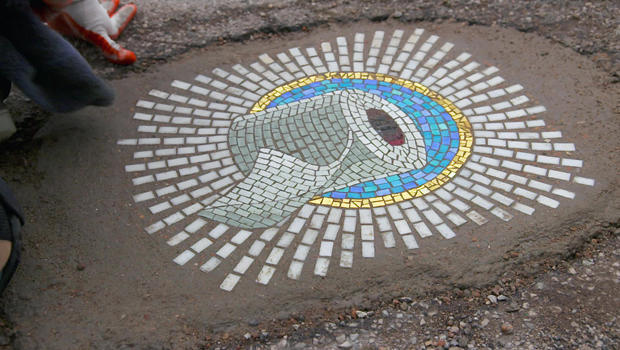 jim-bachor-pothole-mosaic-toilet-paper-620.jpg 